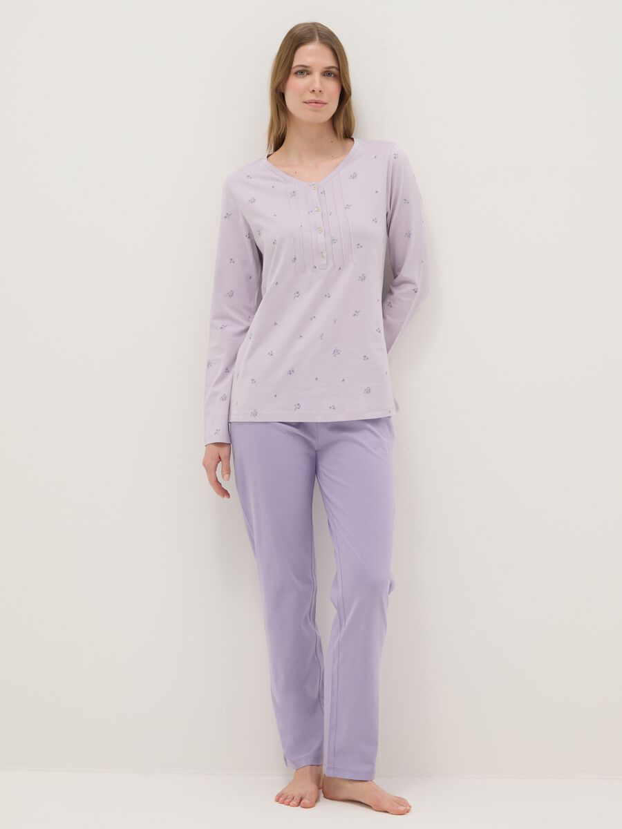 Purple pure cotton pyjamas with serafino collar and floral pattern_0