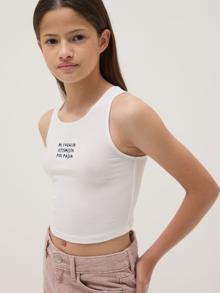 Canotta fitted bianca in cotone elasticizzato da ragazza con ricamo_2
