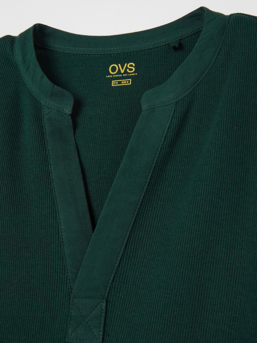 Thin ribbed T-shirt with V neck_5