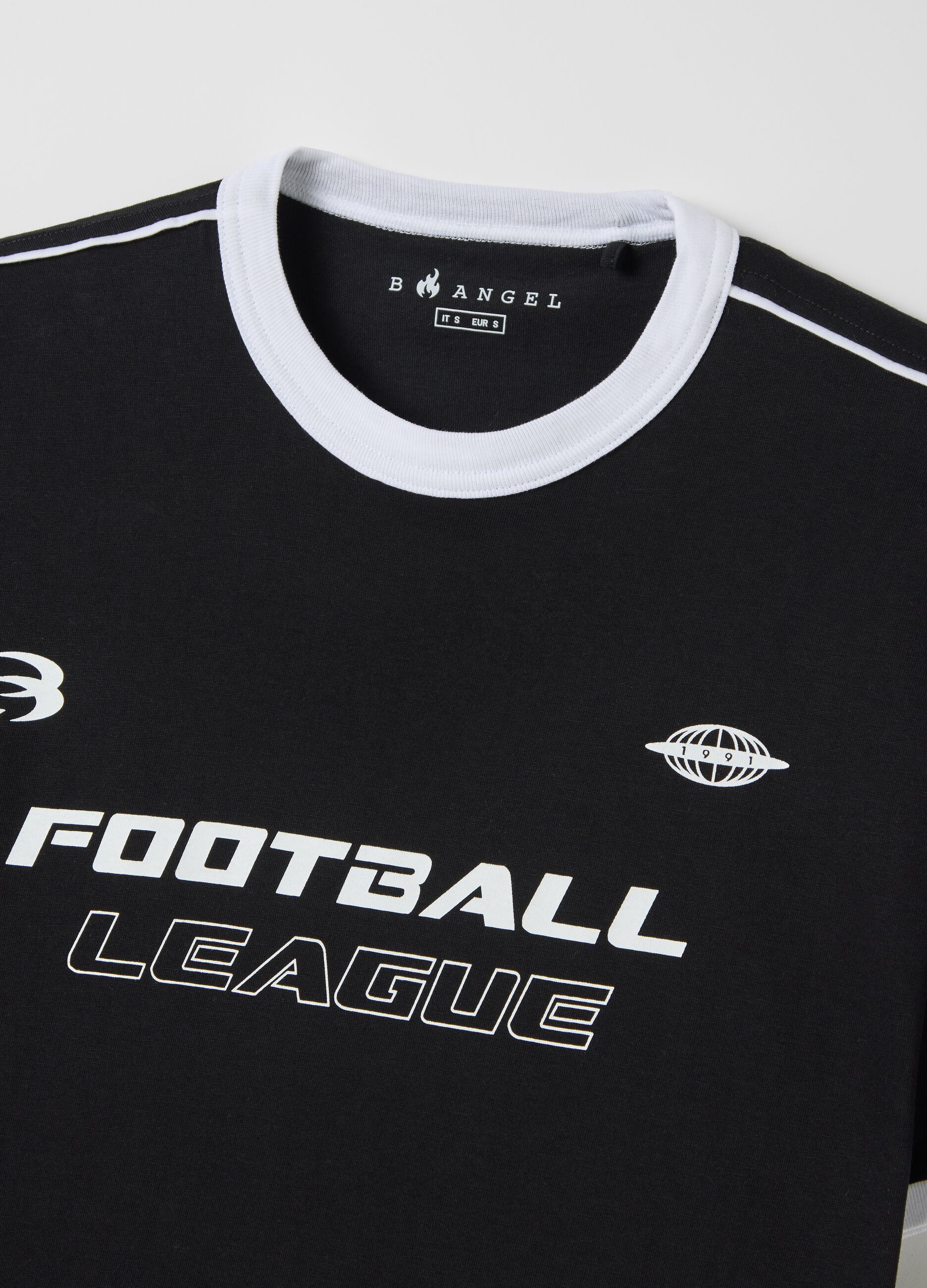 Black T-shirt with contrasting edging