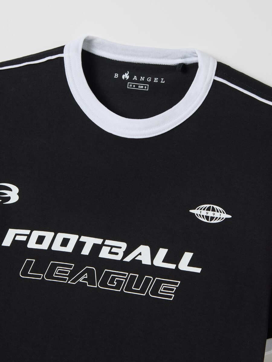 Black T-shirt with contrasting edging_5