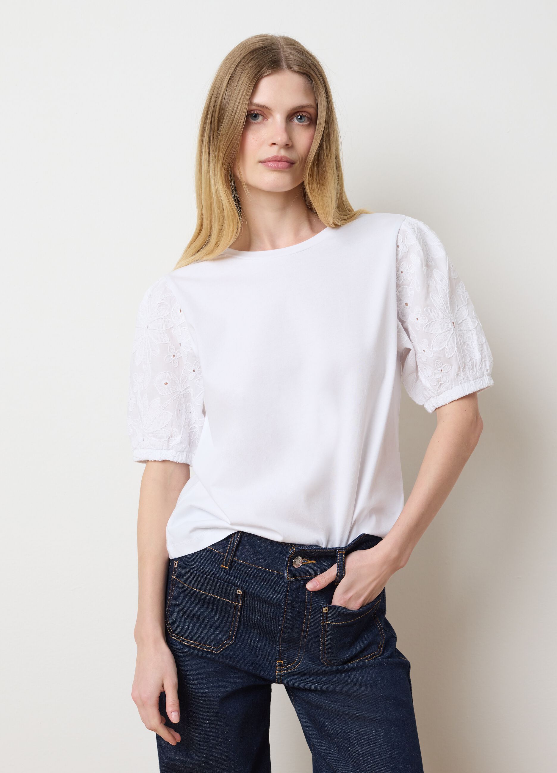 White T-shirt with embroidered sleeves by Les Copains