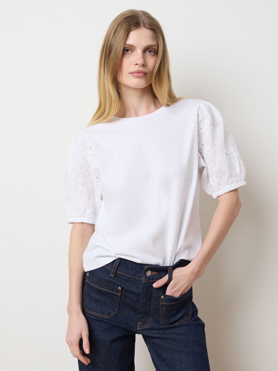 White T-shirt with embroidered sleeves by Les Copains_1