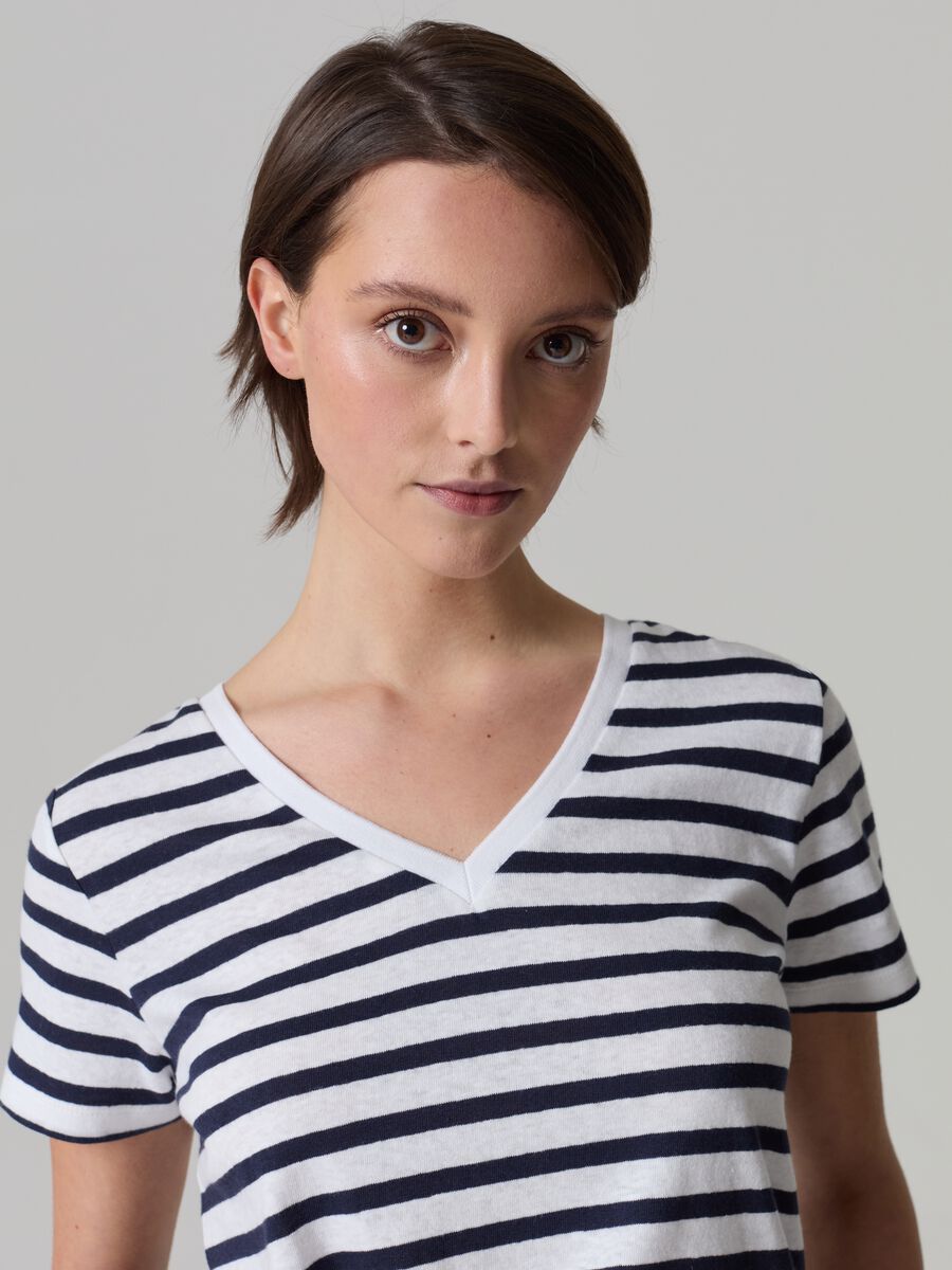 Striped linen and cotton T-shirt with V neck_0