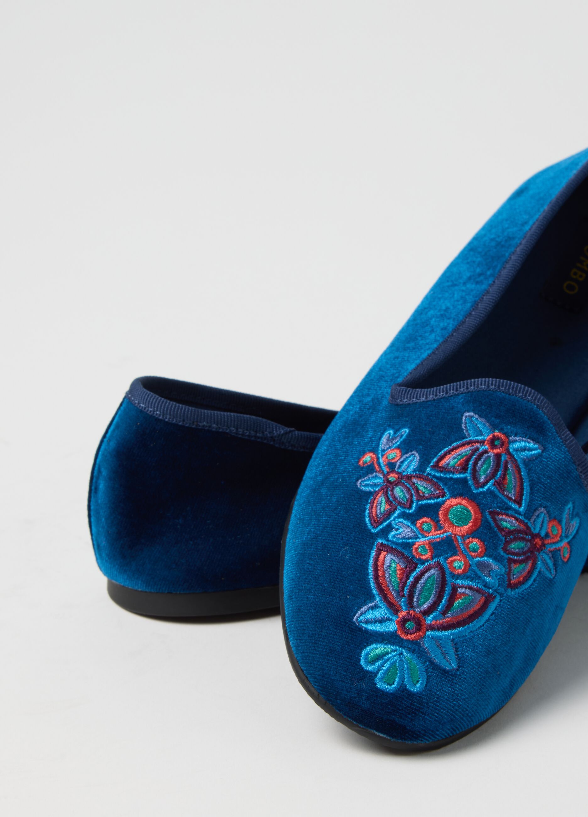 Blue Friulan shoes with embroidery