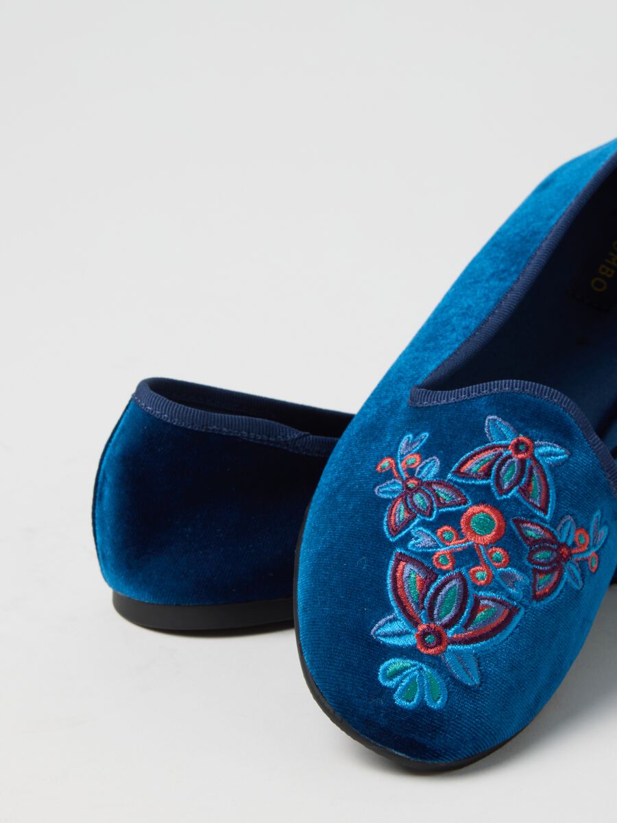 Blue Friulan shoes with embroidery_2