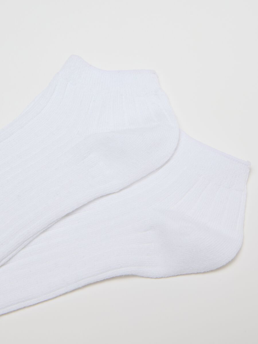 Three-pack white stretch pop socks_1
