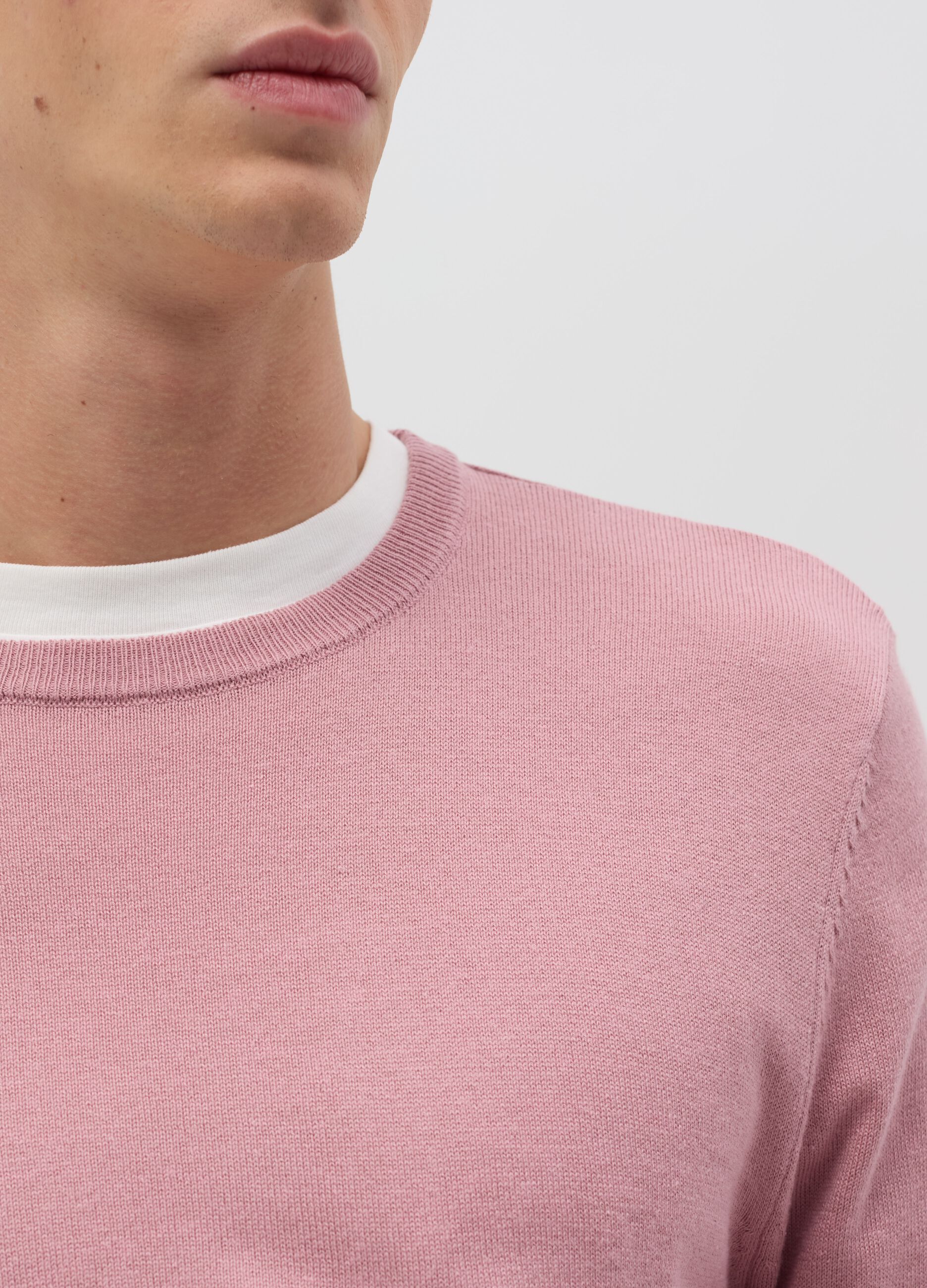 Round neck pullover