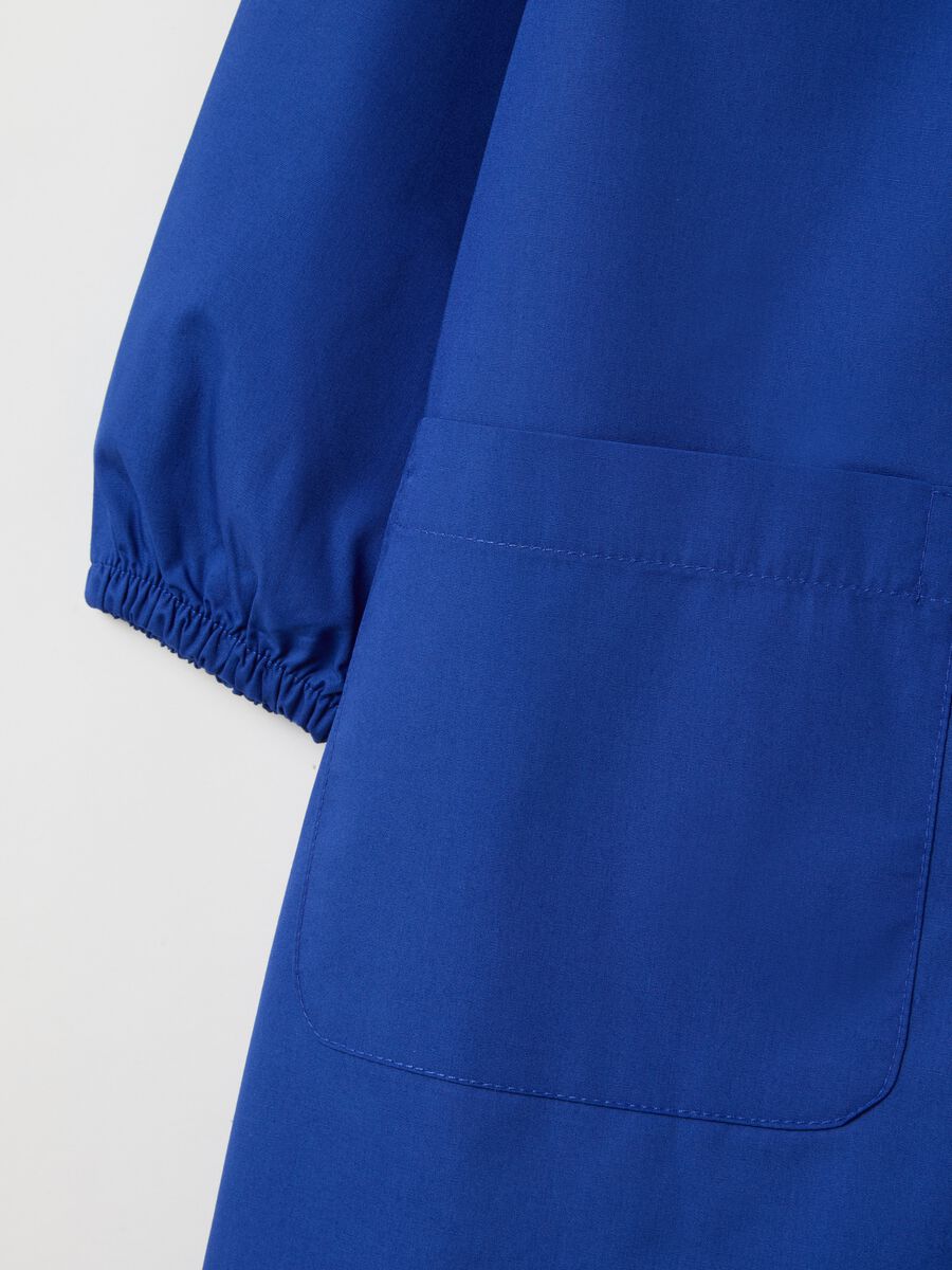 Grembiule scolastico da bambina in misto blu con colletto_2