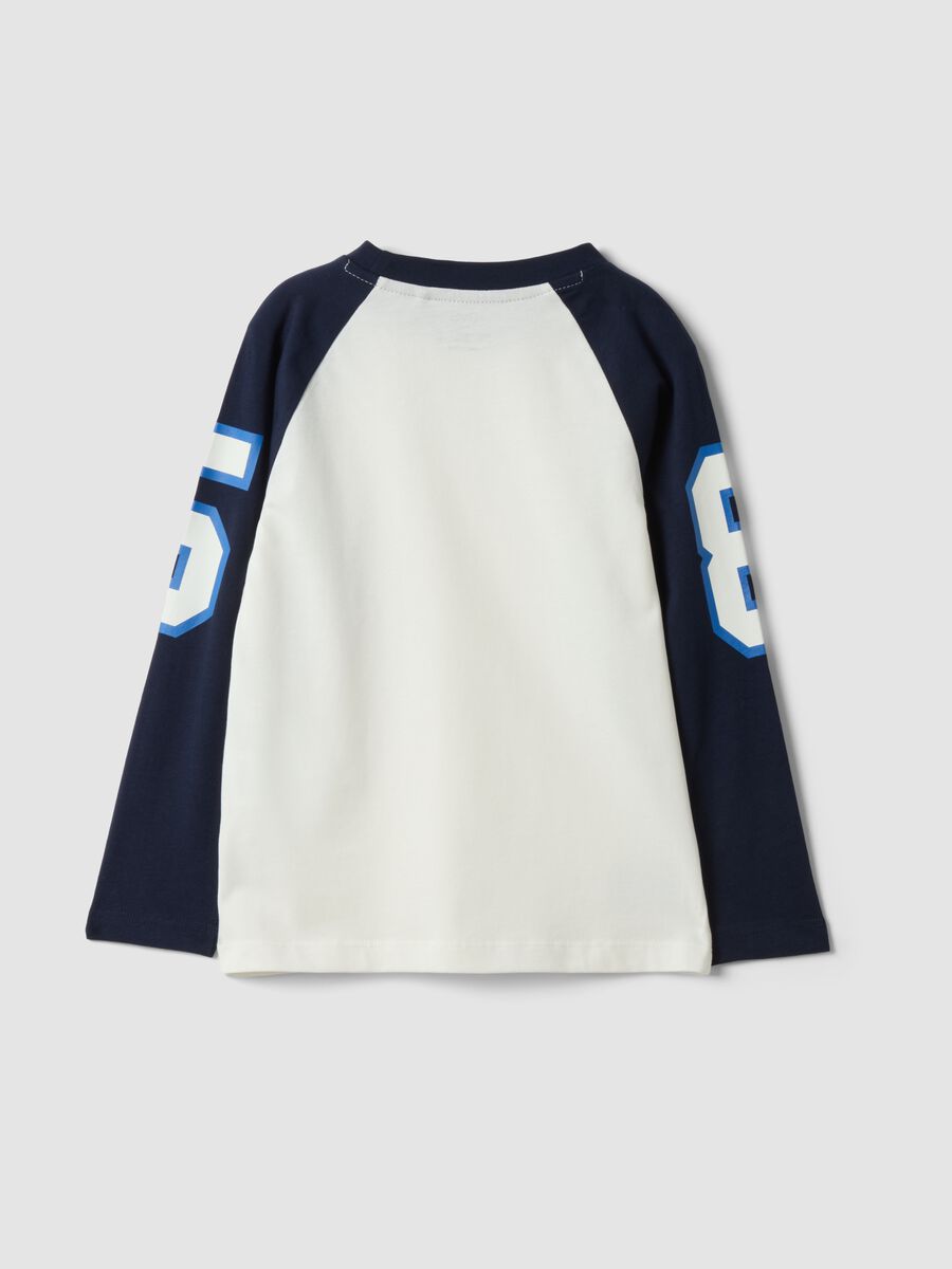 T-shirt bianca in puro cotone con girocollo e maniche raglan per bambino_1