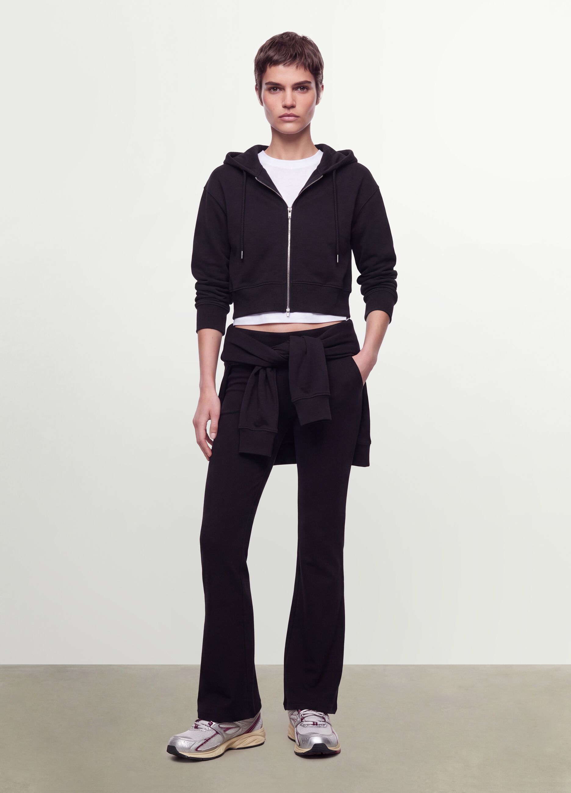 Felpa full zip nera in misto cotone con cappuccio fitted