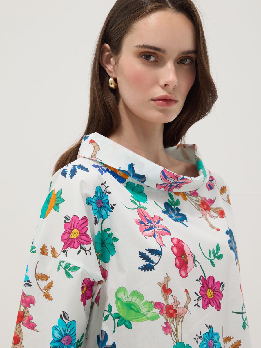 White stretch cotton top with floral print, regular fit_0