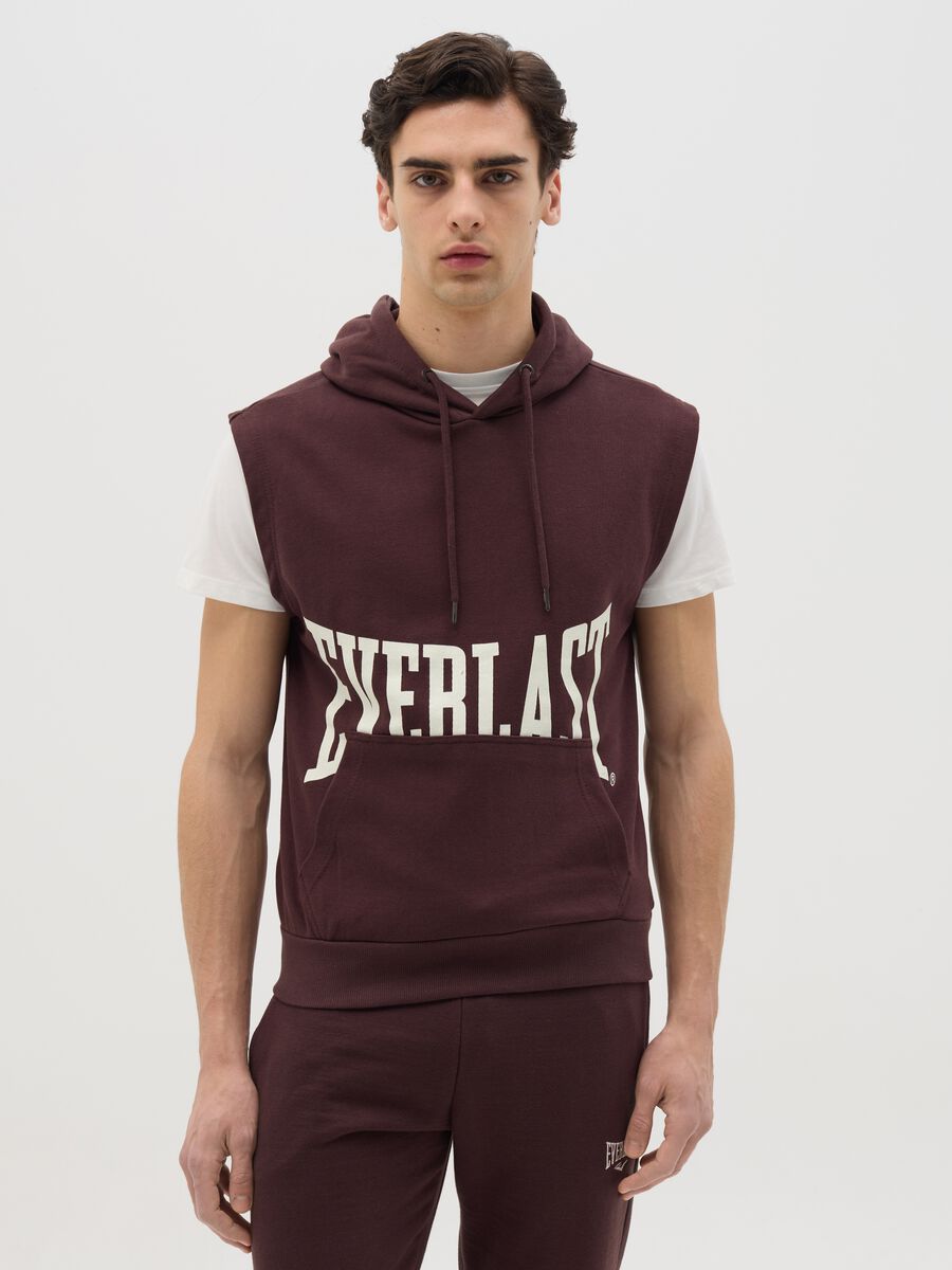 Brown sleeveless sweatshirt with print_0