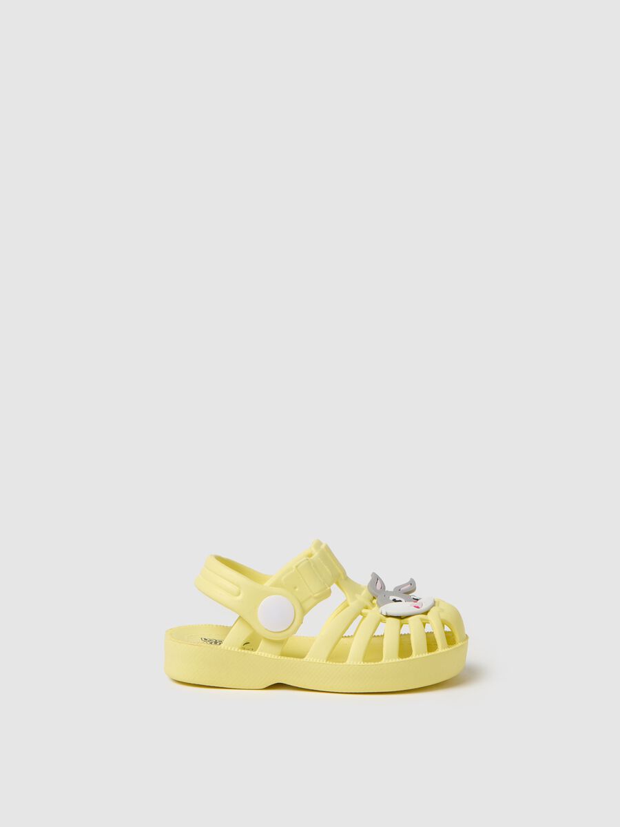 Boys’ sandals in yellow mixed materials with closed toe design_0