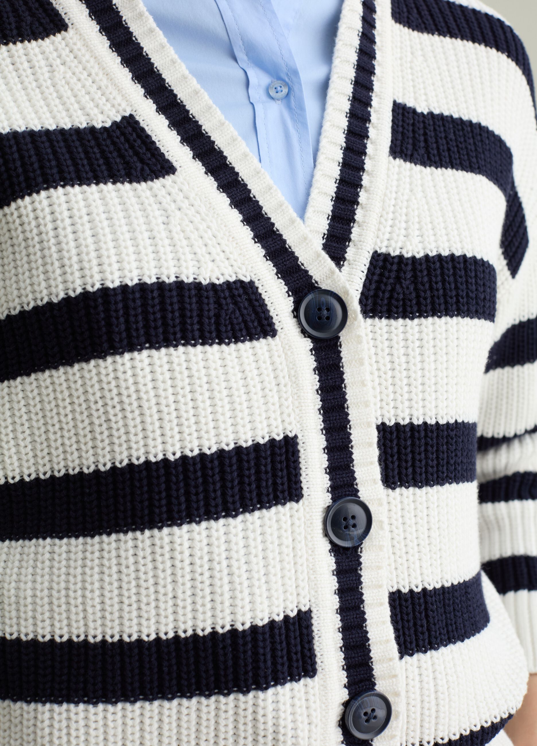 Cardigan tricot a righe con scollo a V
