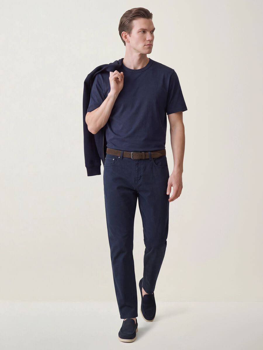 Pantaloni blu in twill di cotone elasticizzato carrot fit_0