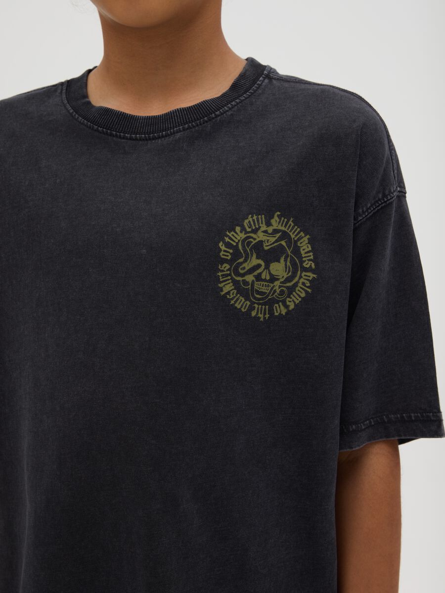 Boys’ black over-fit T-shirt in 100% cotton with graphic print_2