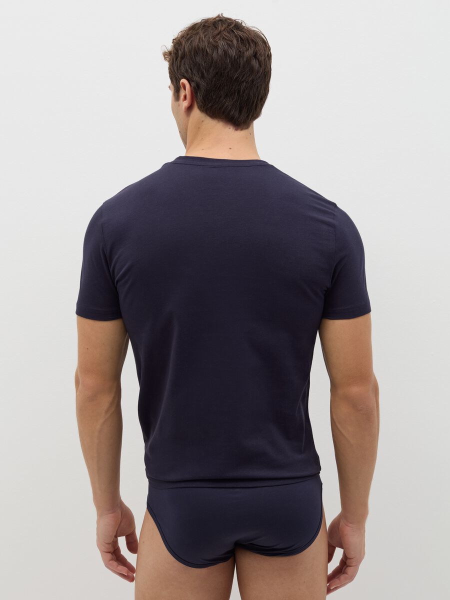 Organic cotton undershirt with V neck_2