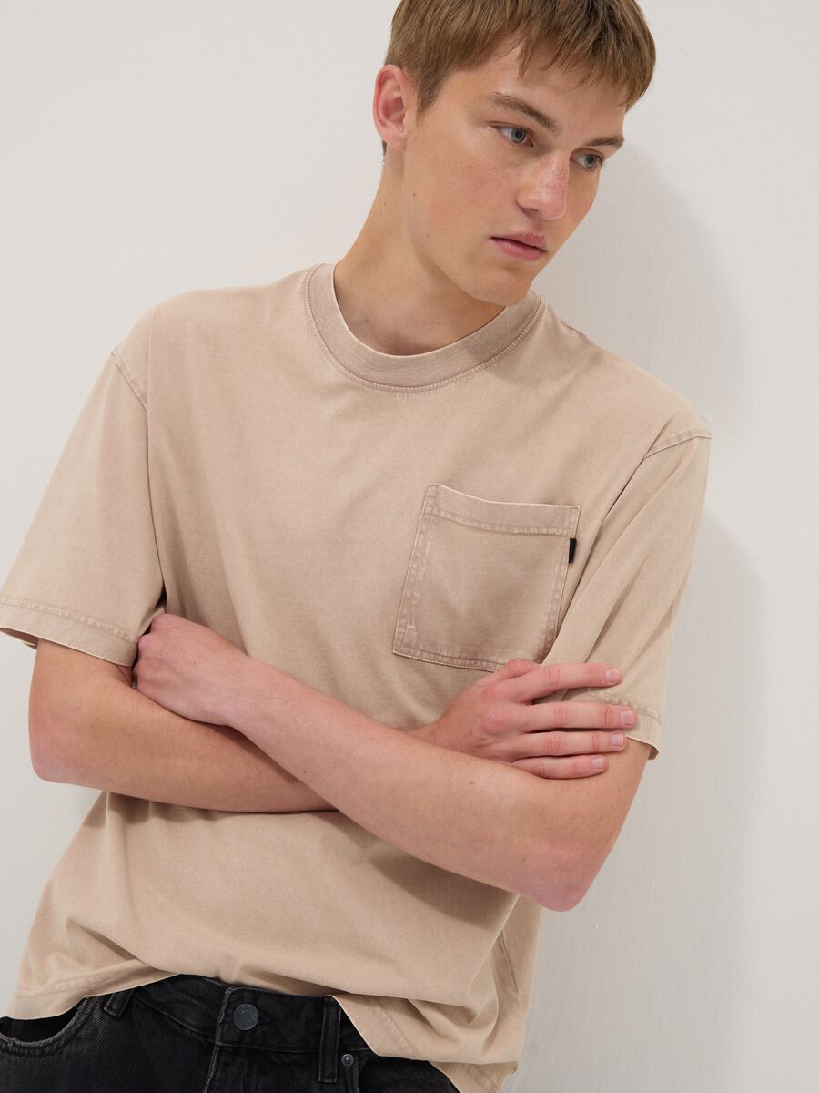 Beige pure cotton T-shirt with chest pocket, regular fit_1