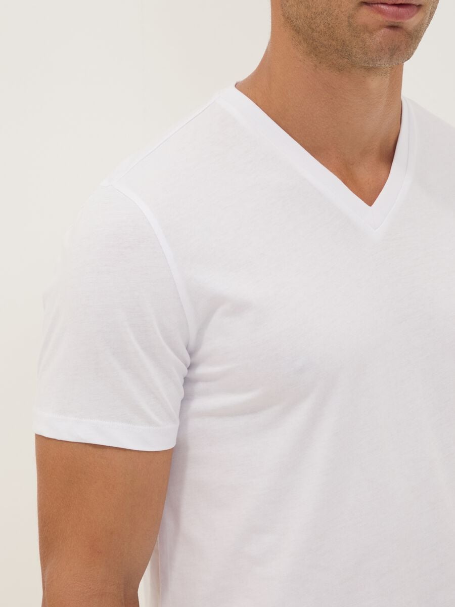 Tripack di t-shirt bianche in cotone organico con scollo a V_2