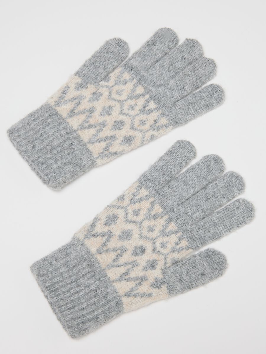 Grey gloves with white geometric pattern_1
