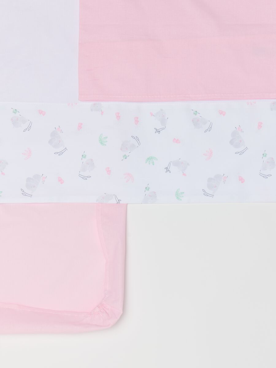 Three-piece white cotton crib set with hippopotamuses print_1