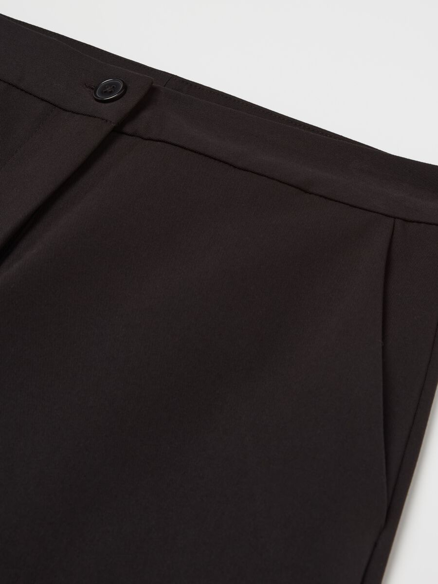 Pantalone straight fit con risvolti_5