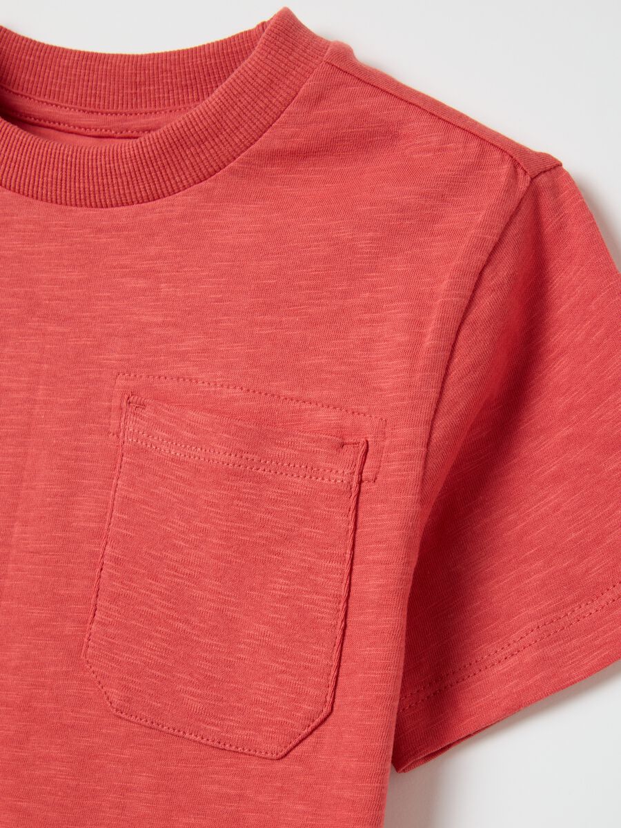 Red T-shirt in organic cotton with pocket_2