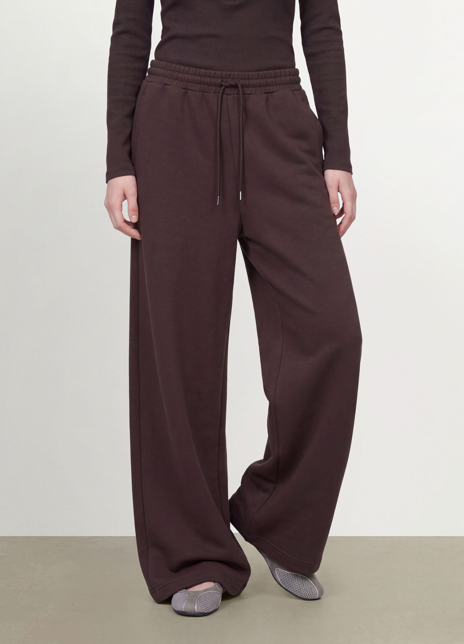 Brown wide-leg trousers in stretch modal with drawstring