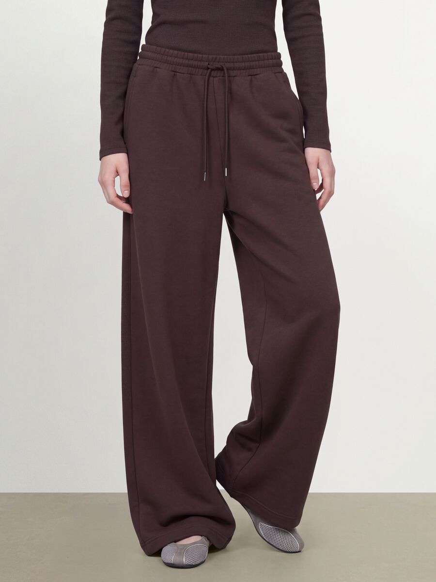 Pantaloni marroni wide leg in modal elasticizzato con coulisse_1