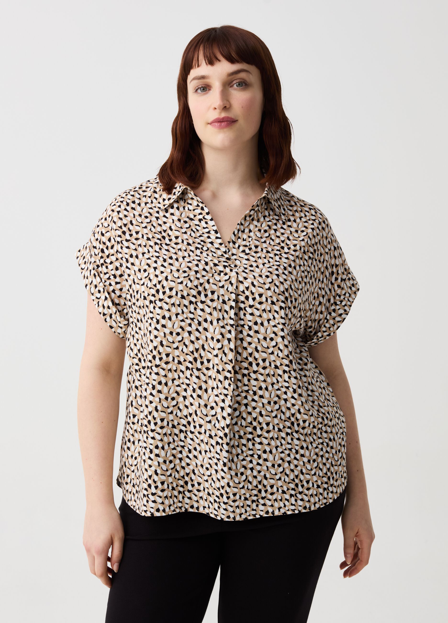 Curvy blouse with speckled print in viscose