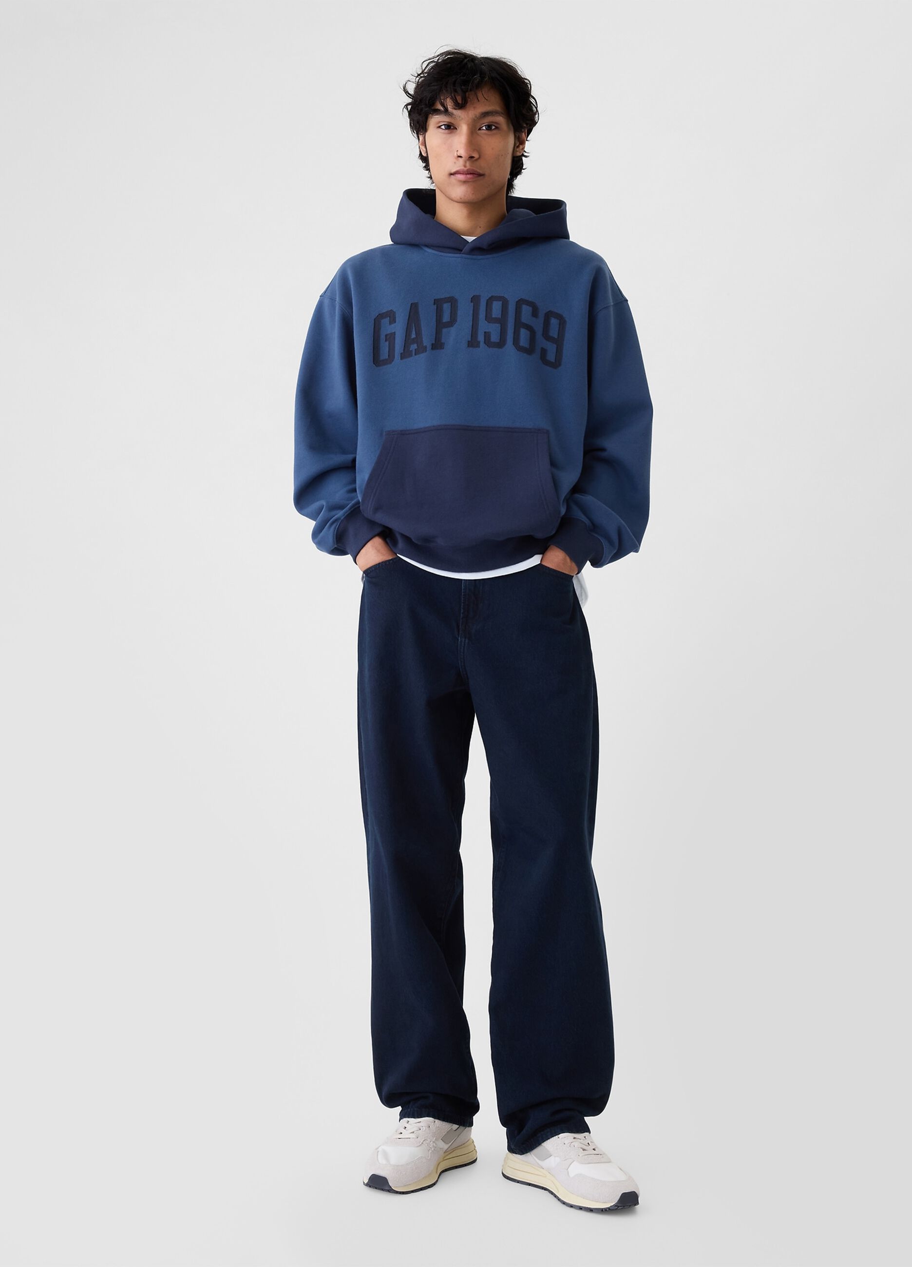 Felpa con cappuccio e stampa logo 