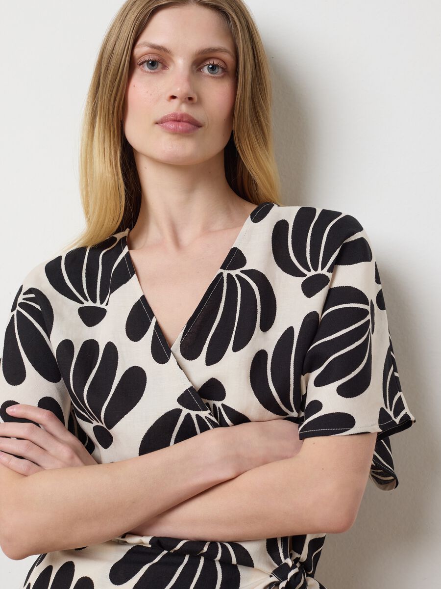 Short wraparound dress with print_2