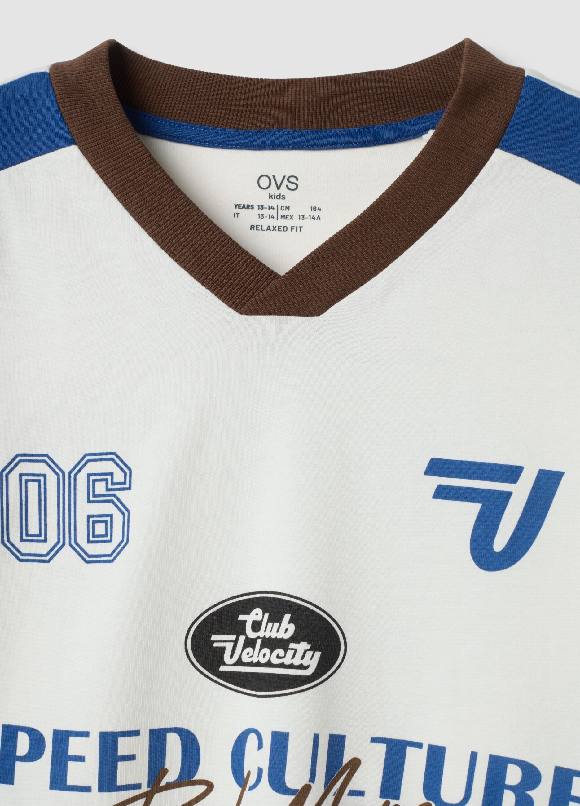 T-shirt bianca in puro cotone con girocollo e stampa racing