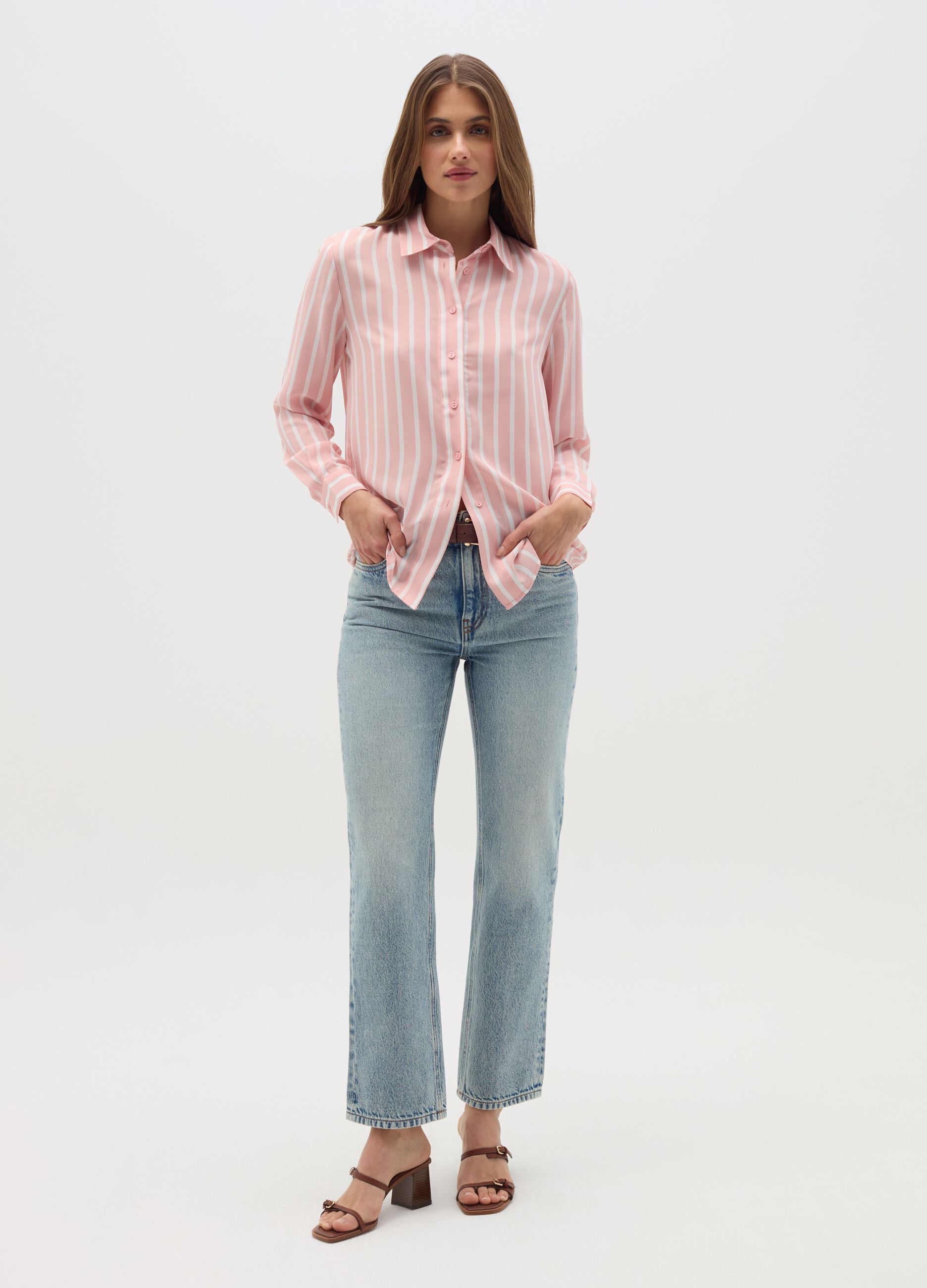 Shirt with all-over print.