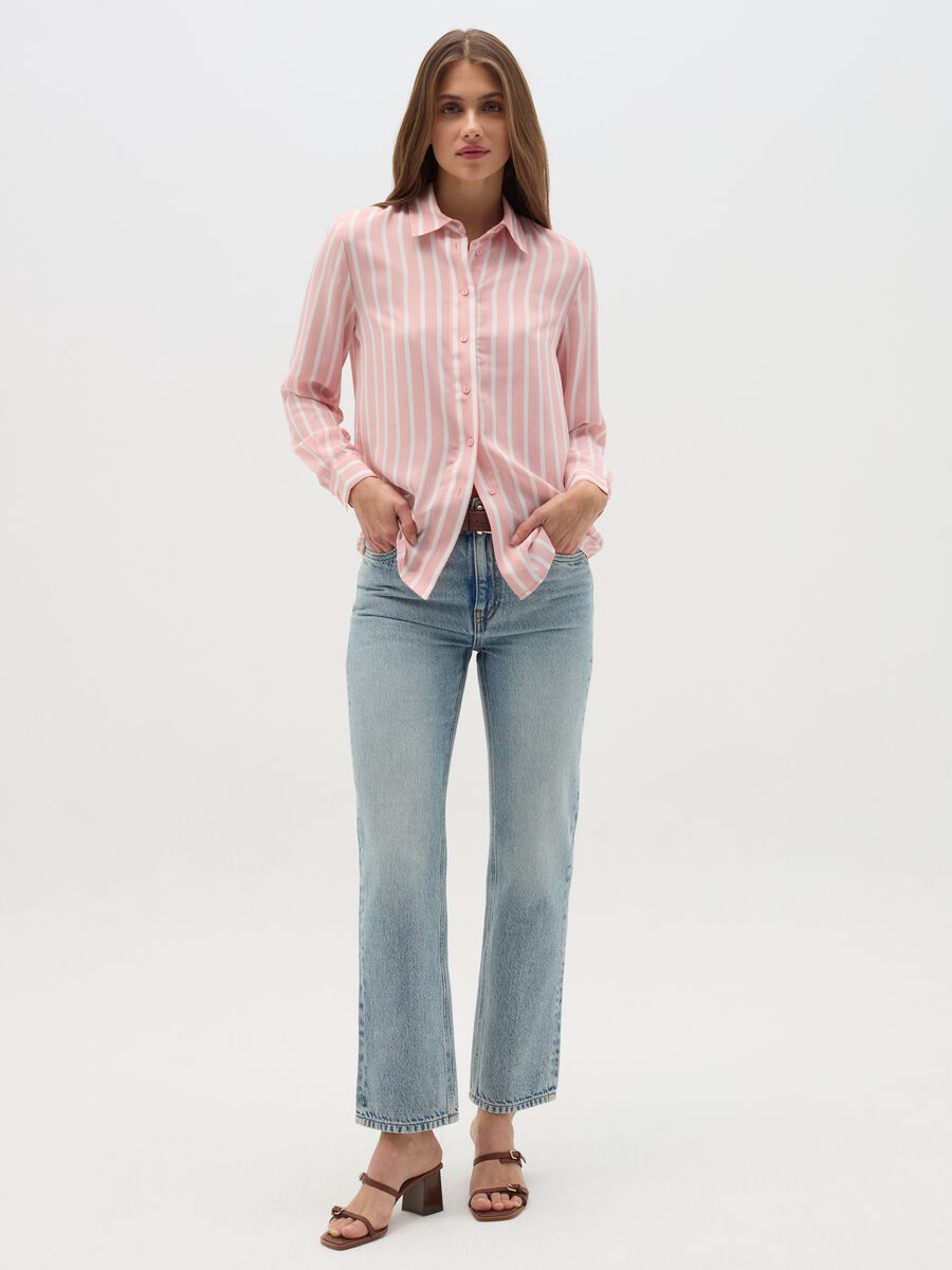 Shirt with all-over print._1