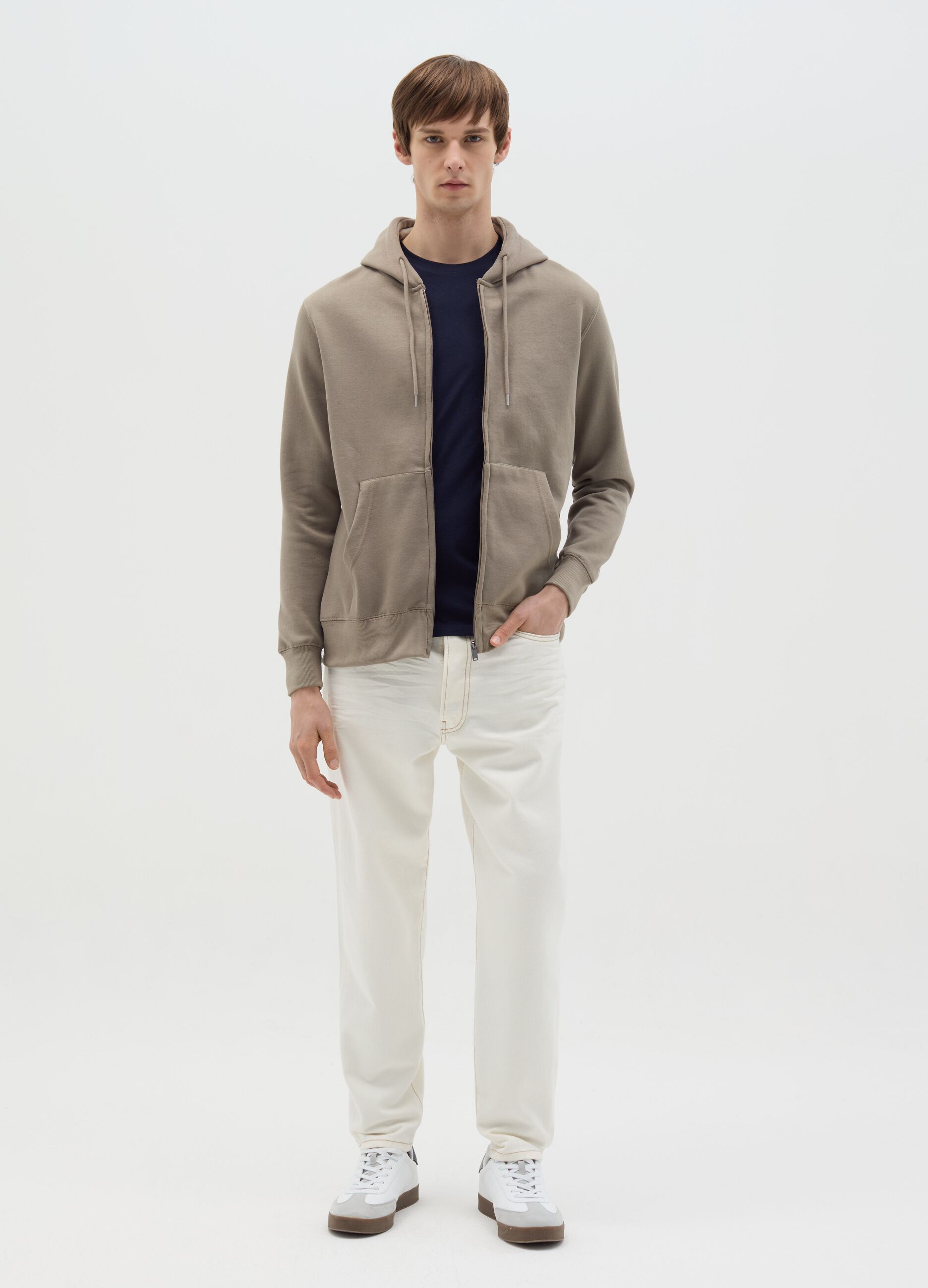 Essential full-zip sweatshirt with hood