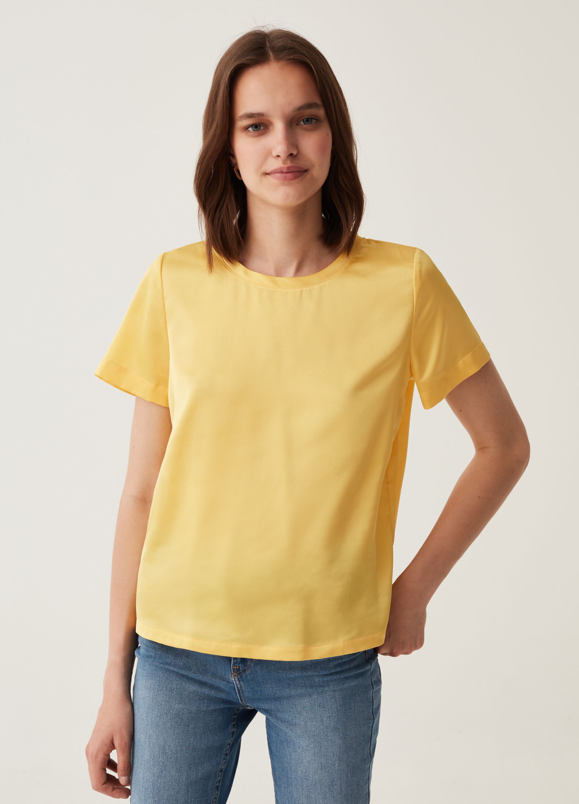 Blusa in satin a maniche corte_0