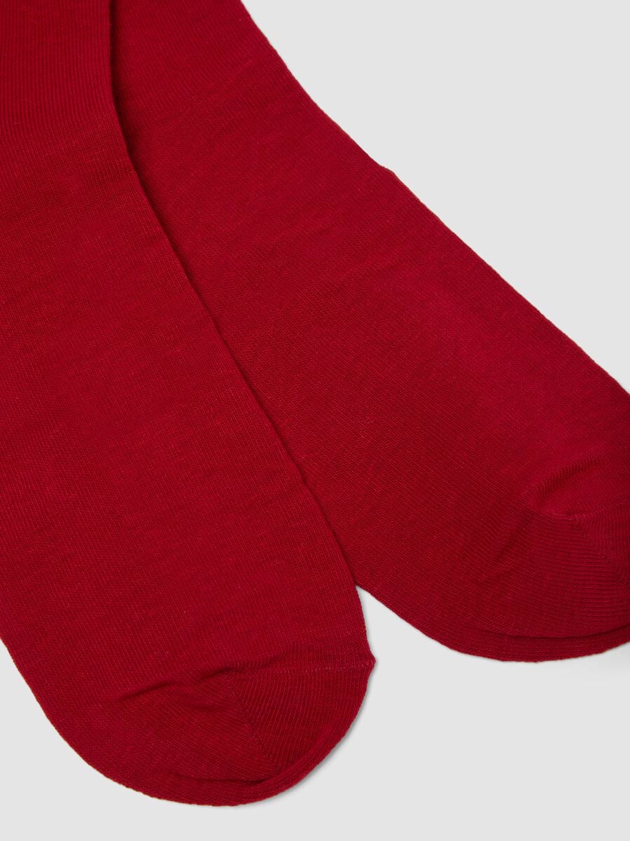 Calze midi rosse in cotone elasticizzato con stampa natalizia_2