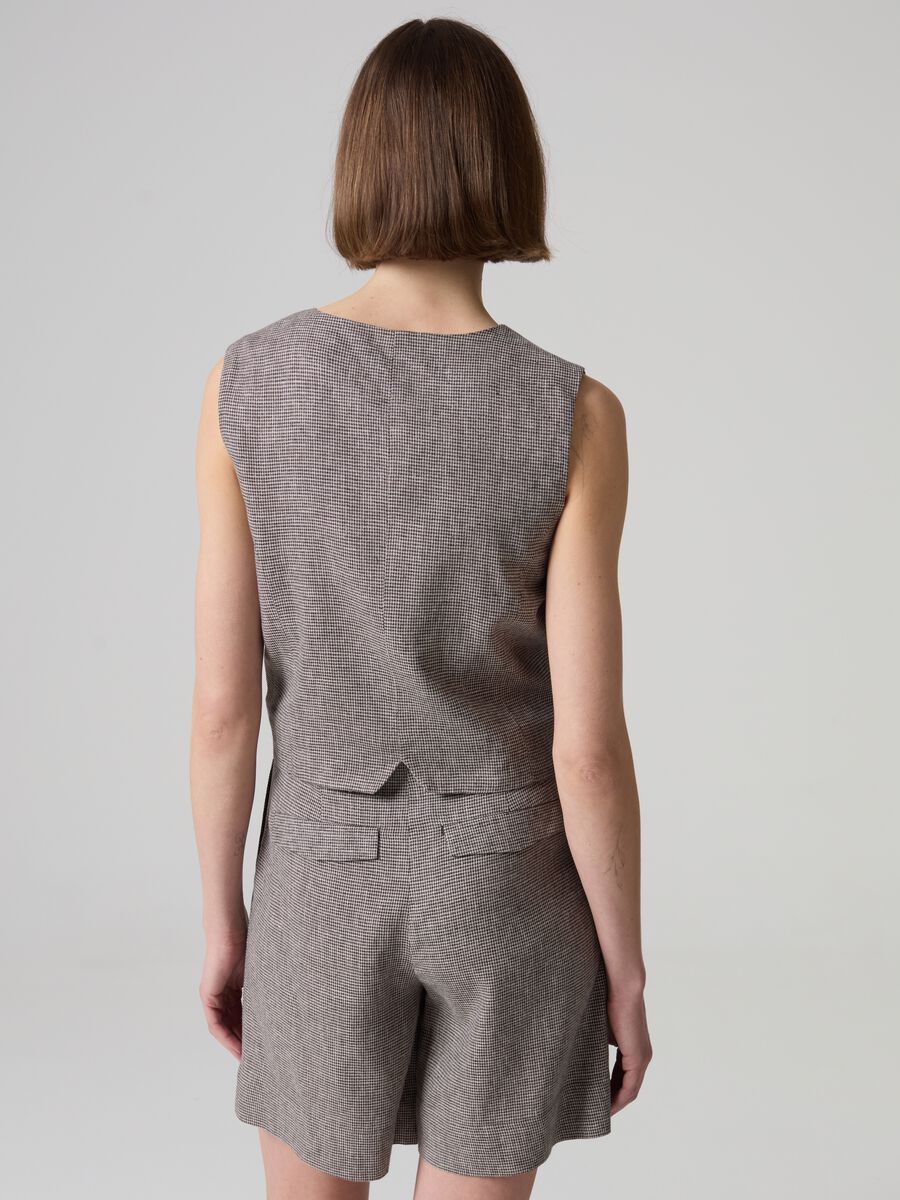 Contemporary single-breasted gilet with micro houndstooth pattern_2