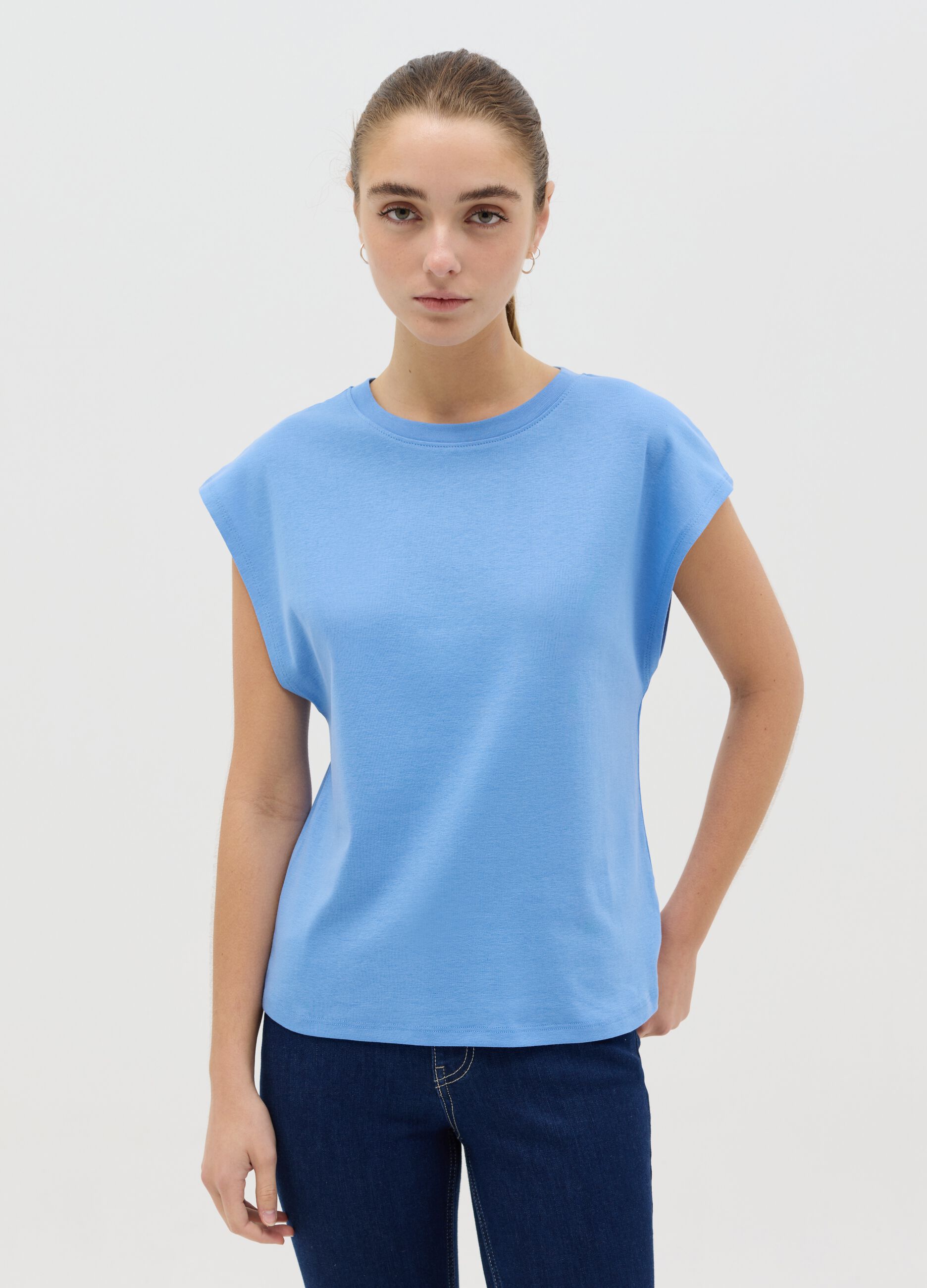 T-shirt smanicata in cotone azzurro