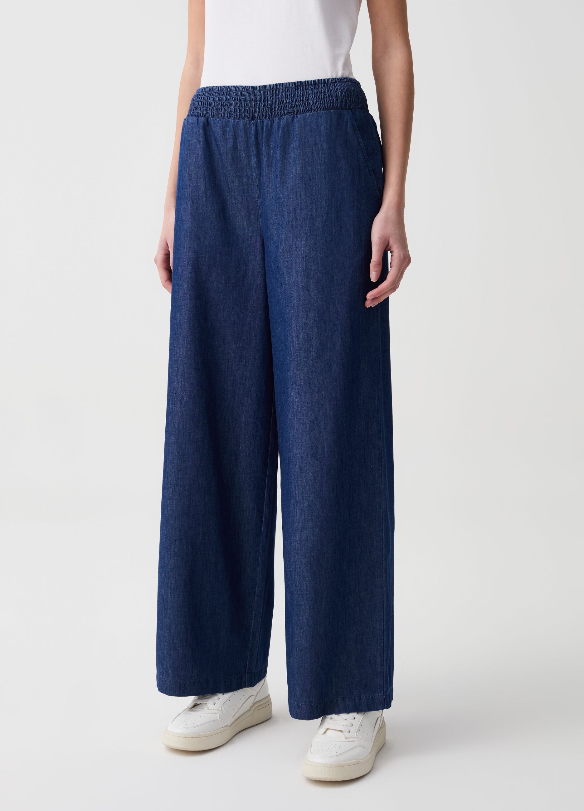 Jeans wide leg in tessuto fluido