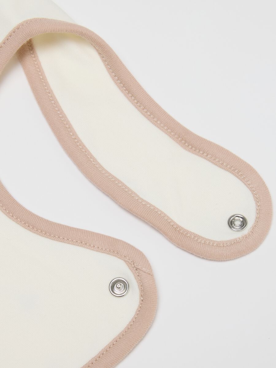 White cotton bib with print_2