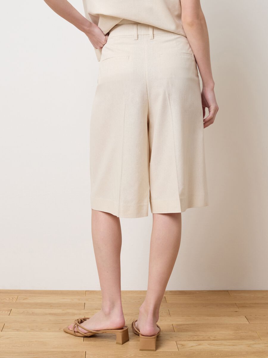 Ivory chino Bermuda shorts with darts_2