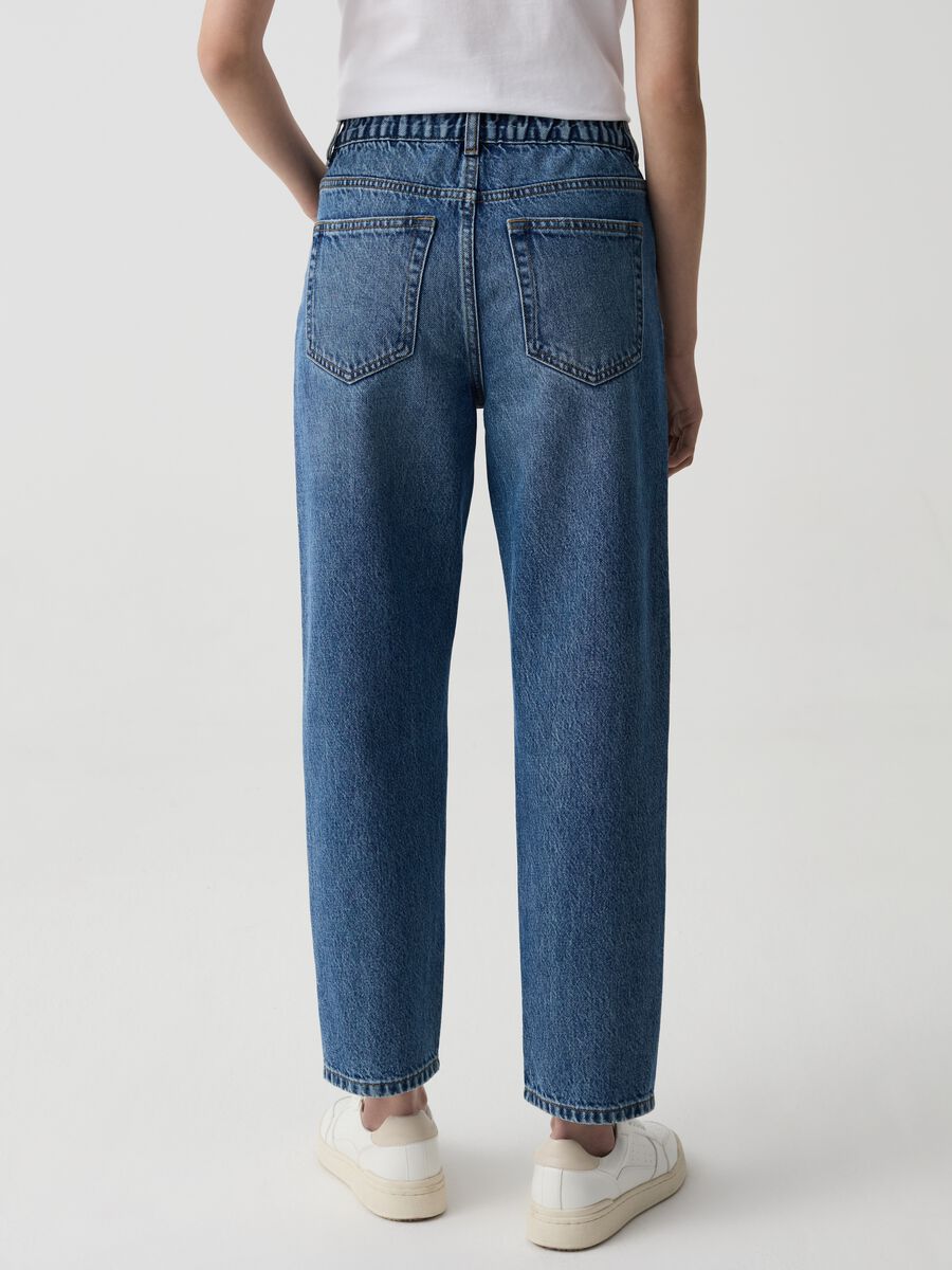 Mum-fit jeans with five pockets_2