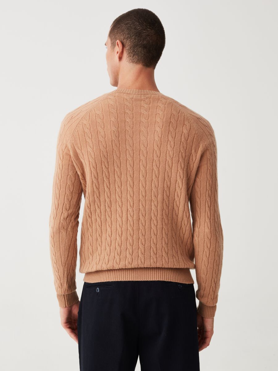 Pullover in cashmere con lavorazione a trecce_2