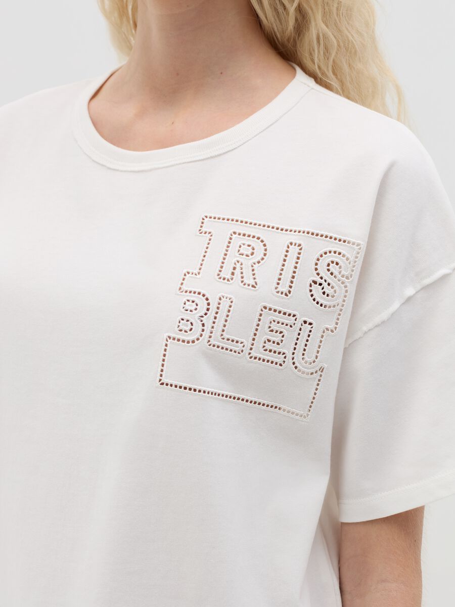 T-shirt with "Iris Bleu" embroidery_2
