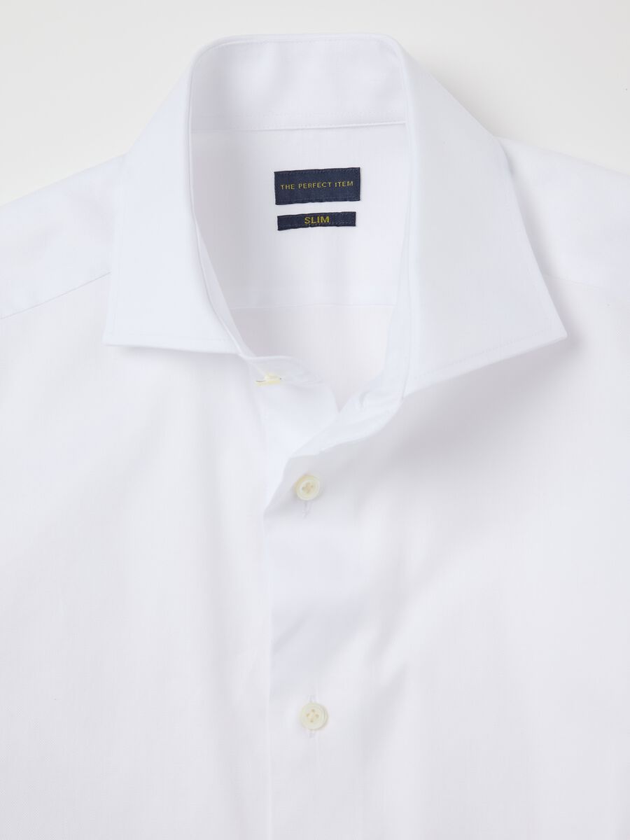Men’s white slim-fit shirt in 100% cotton with cutaway collar_5