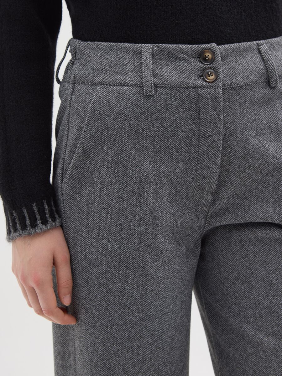 Pantaloni grigi regular fit con vita elasticizzata_3
