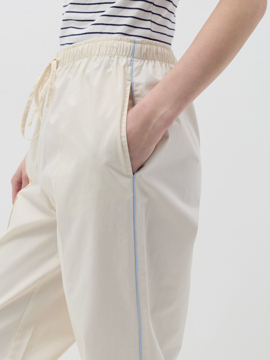 Poplin joggers with contrasting edging_2